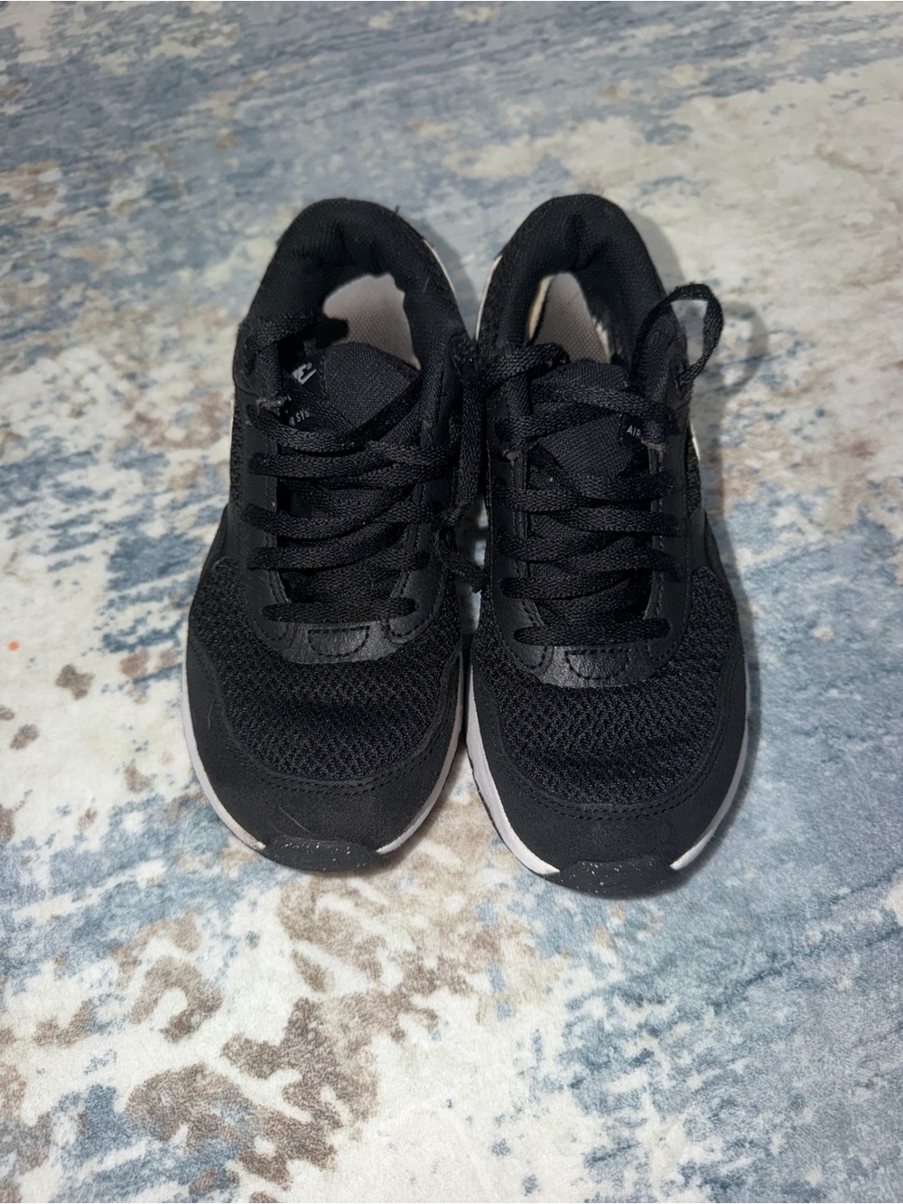 Nike Airmax & White Low-Top Running Sneakers - Picture 2 of 4